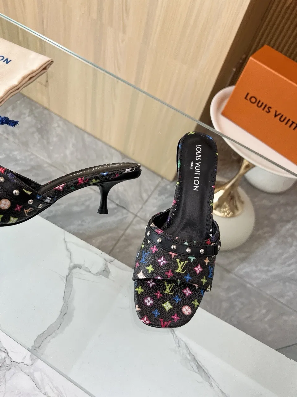 👟👟出厂价380👟👟  真皮底+30  LV35-43。 Heel height 5.5cm 35-43. Like a rubber sole. Genuine leather bottom +30